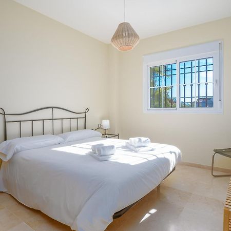 2044-Groundfloor with huge terrace&pools Appartement Manilva Buitenkant foto